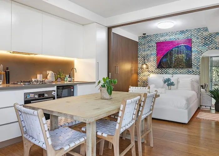 Urban Oasis In Waterloo With Private Balcony
