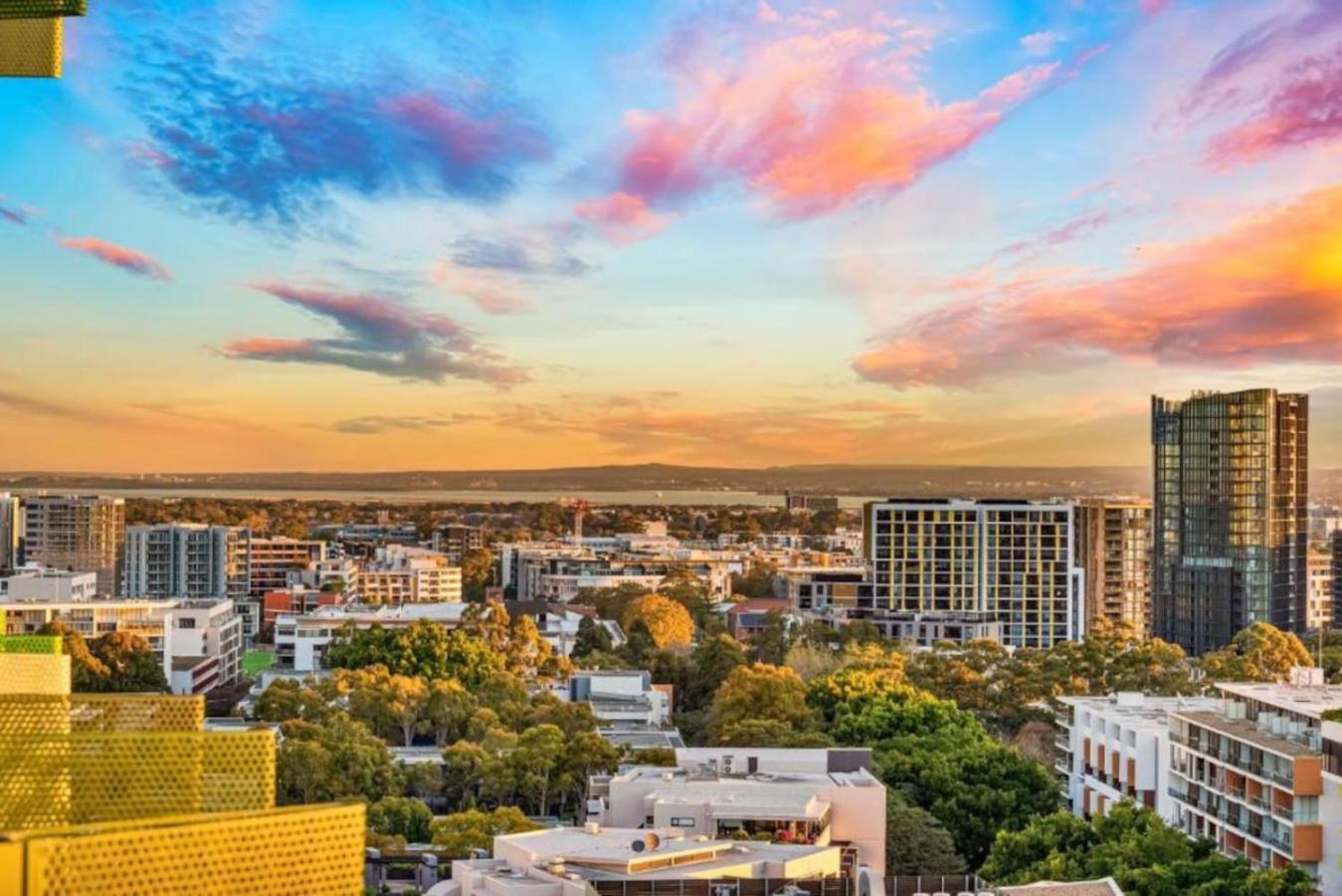 Urban Oasis In Waterloo With Private Balcony * Sydney