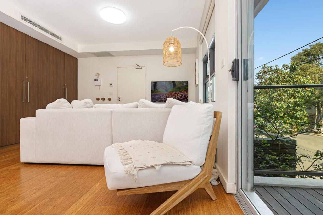 Apartment Urban Oasis In Waterloo With Private Balcony