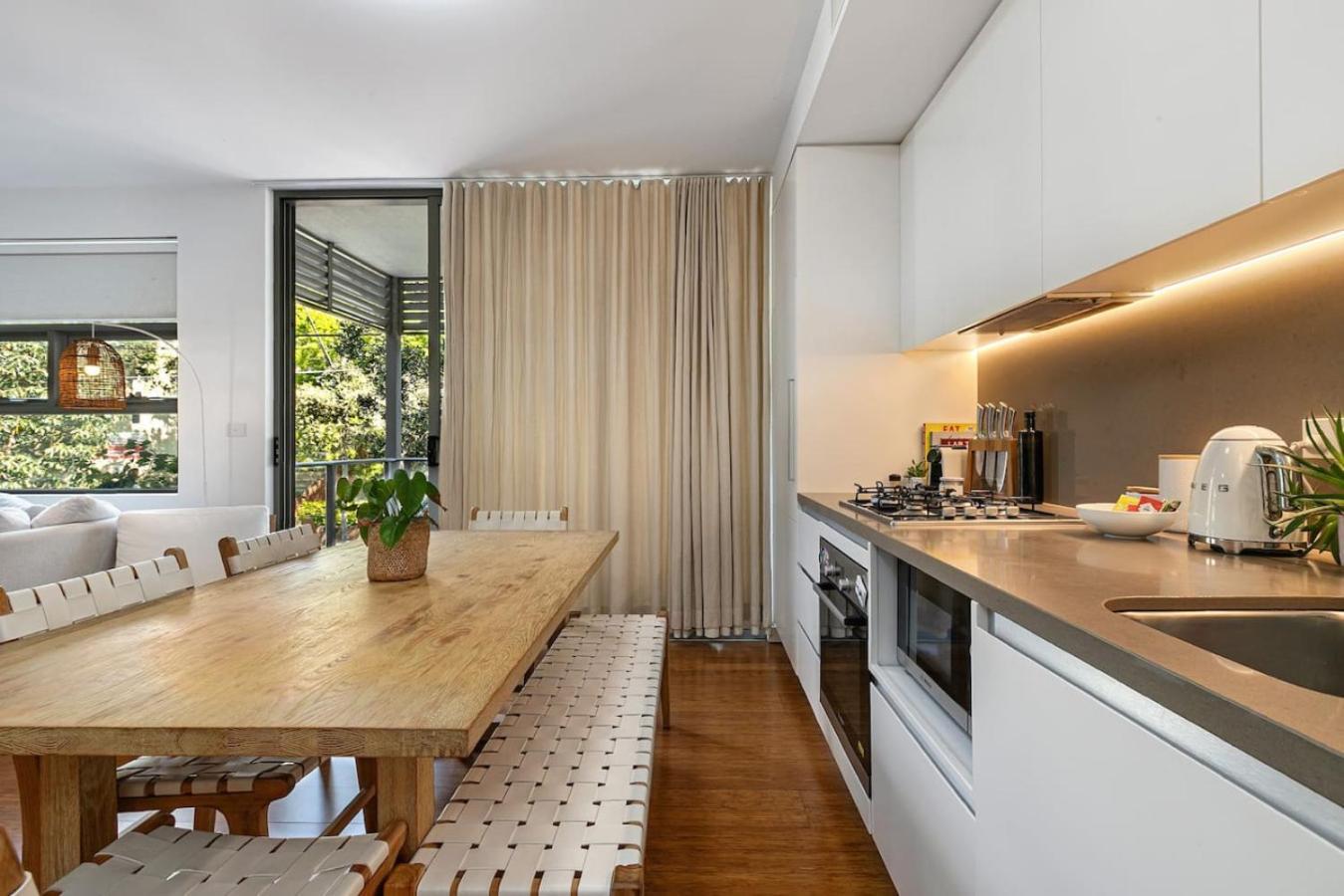 Urban Oasis In Waterloo With Private Balcony
