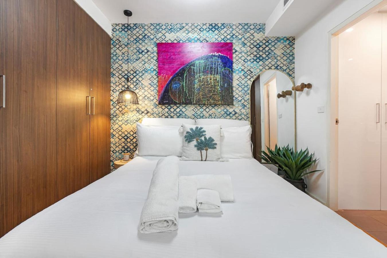 Urban Oasis In Waterloo With Private Balcony Apartment