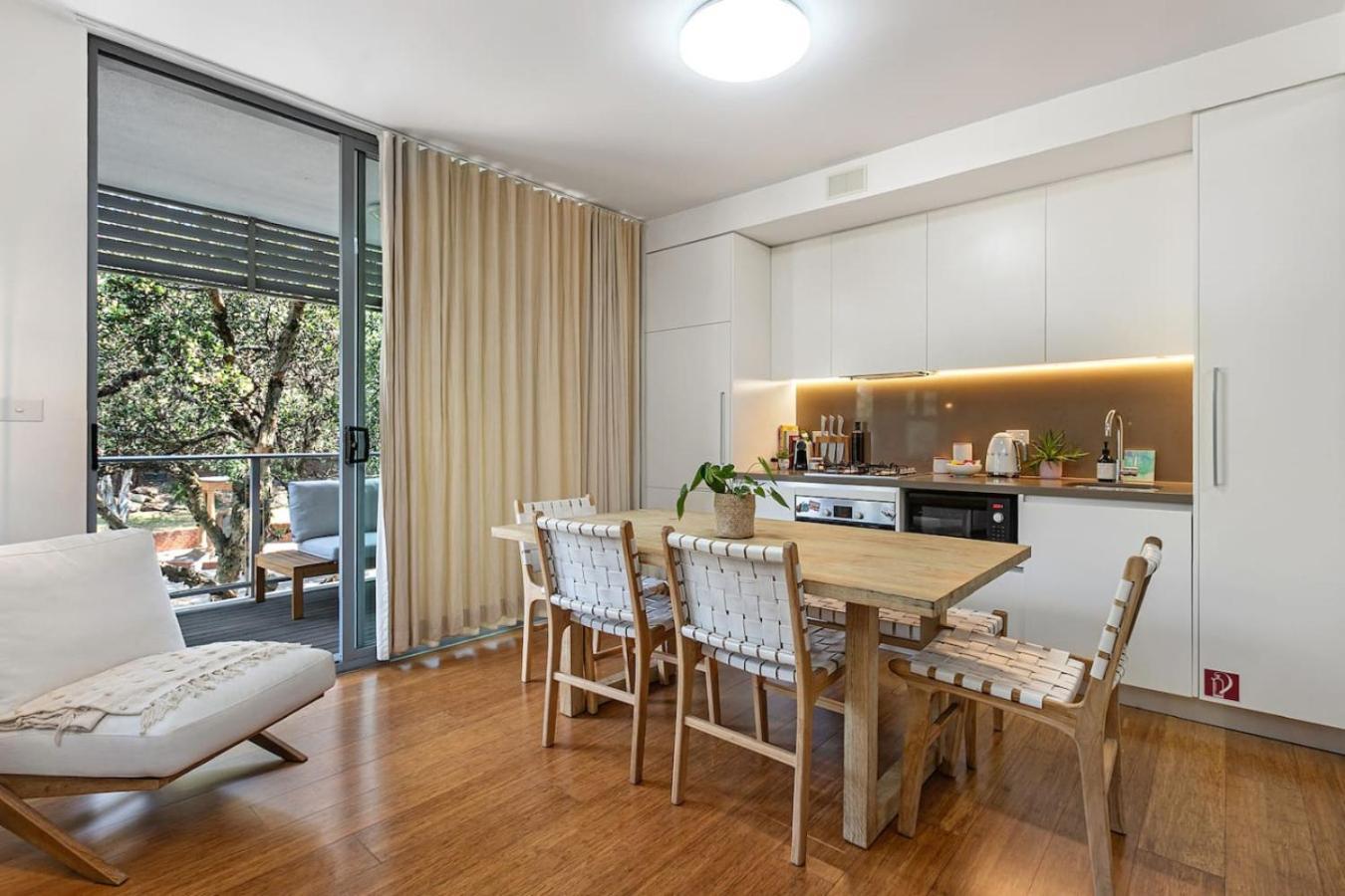 Apartment Urban Oasis In Waterloo With Private Balcony *